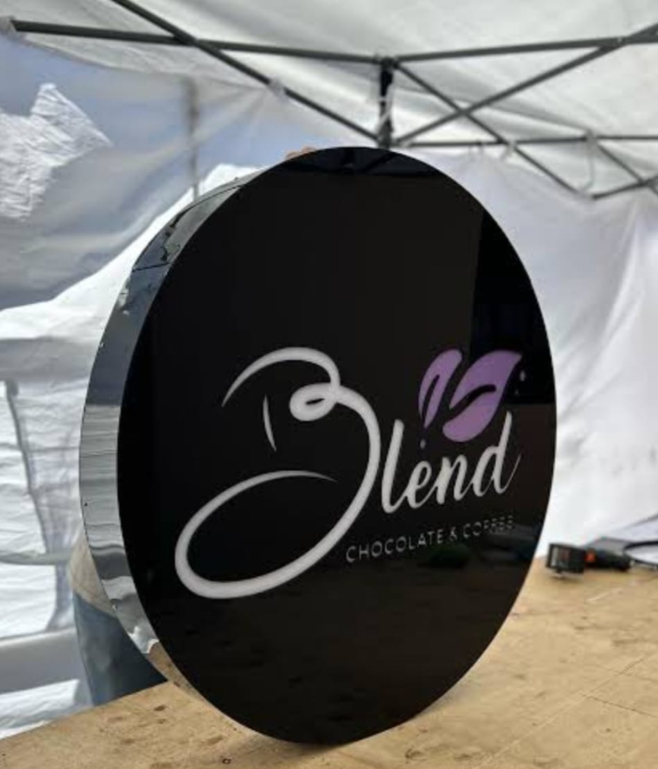 Aviso luminoso para fachada